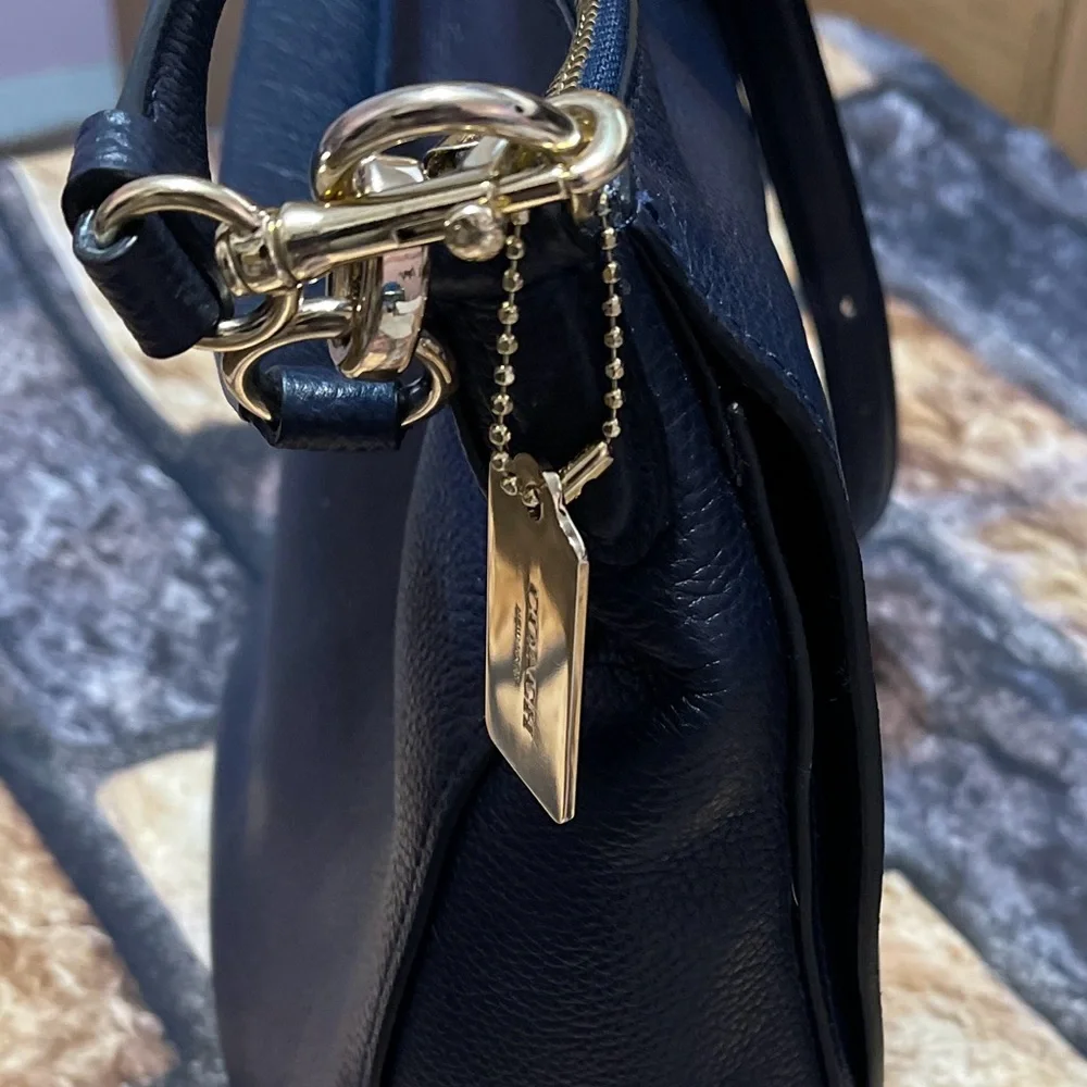 Coach Turnlock Hobo Crossbody Bag Pebbled Leather Navy Luxury Office Authentic